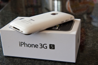 Brand new Apple Iphone 4s 32GB with complete accessory  for sale